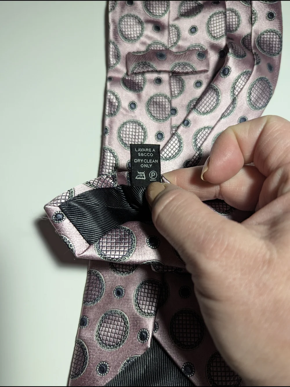 Ermenegildo Zegna Pink Geometric 100% Silk Tie Luxury Italian Designer